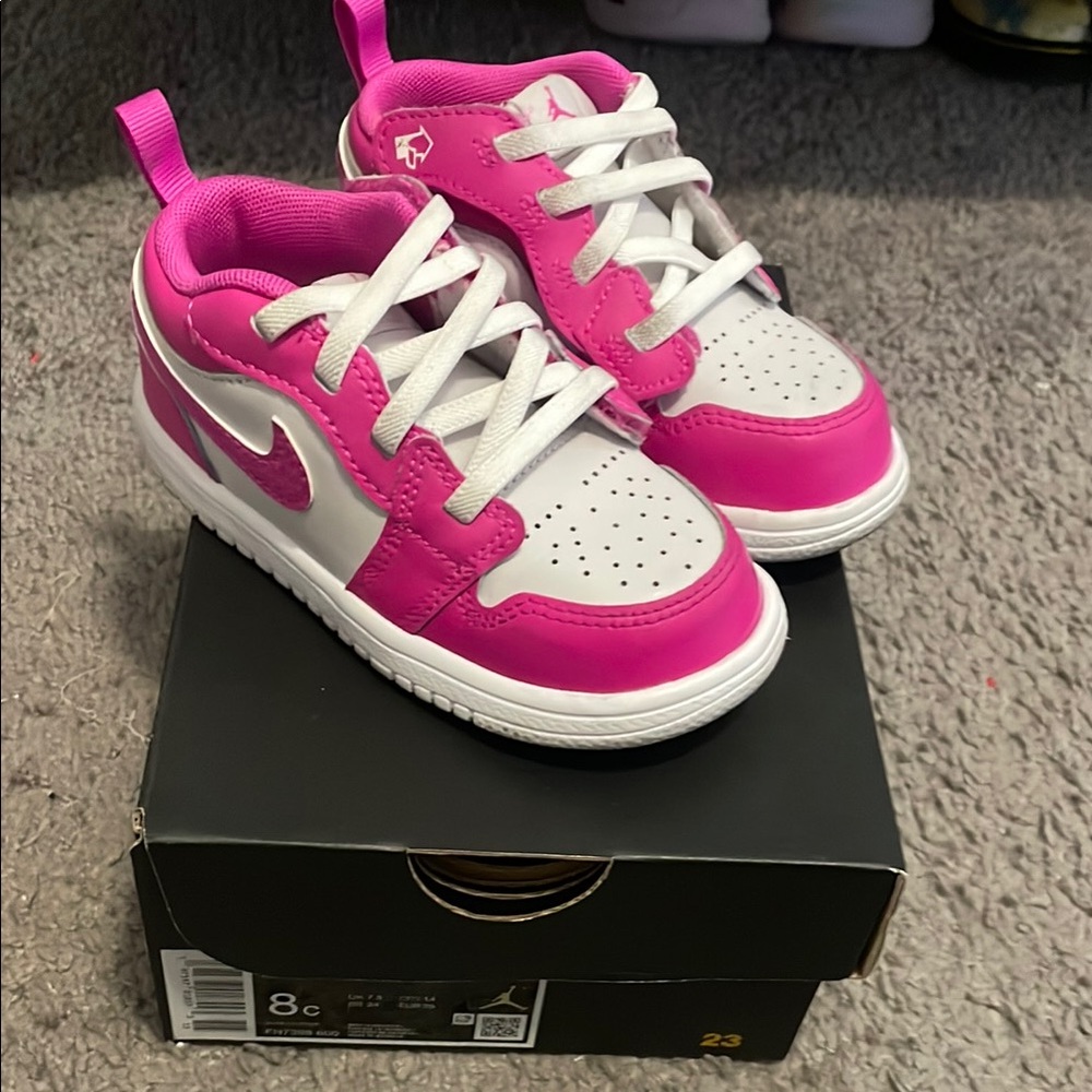 Toddler girls Jordan 1 Low, size 8